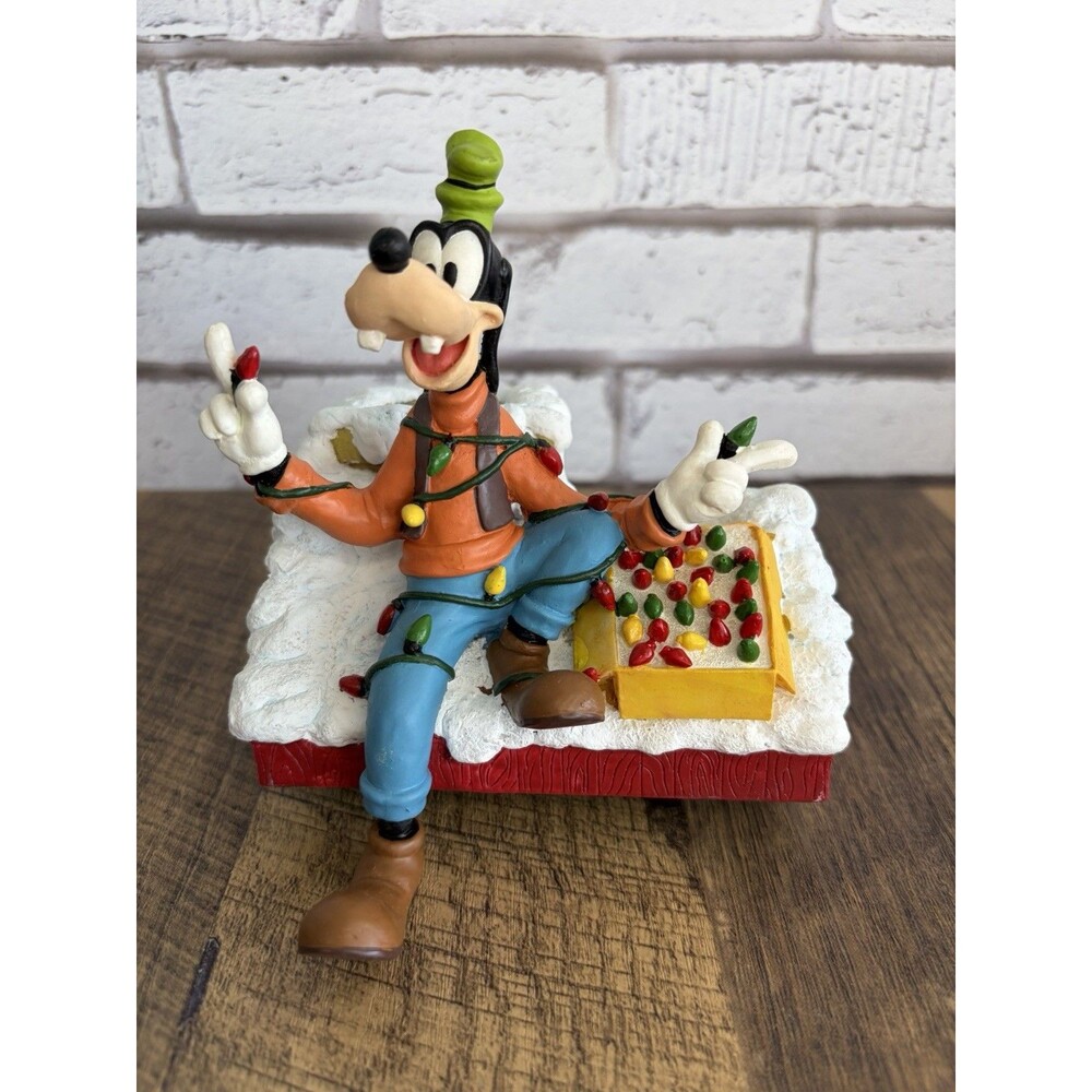 Disney Mickey Mouse Unlimited Goofy on Roof Top Stocking Holder Hanger Mint Cond